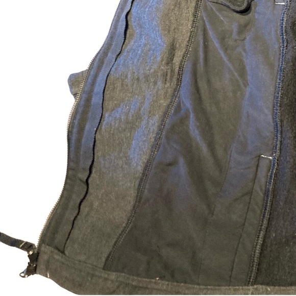 Lululemon - Women’s Asymmetrical Zip Up Jacket - Picture 3 of 9